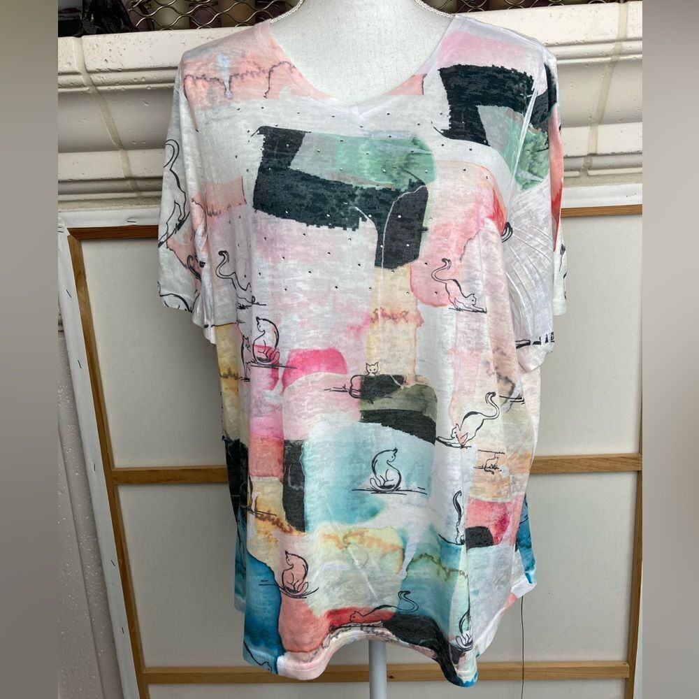 VTG Cat print watercolor Vneck top w/ delicate bling flutter sleeves 🐱